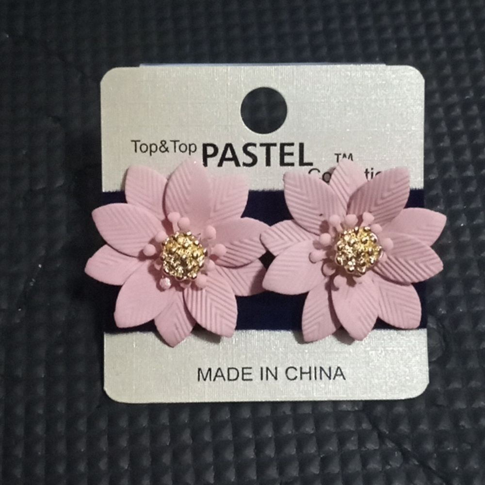 🦉Top & Top light pink w gold flower earrings